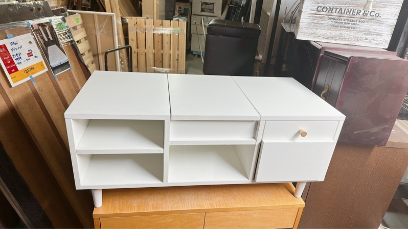 Bàn trang điểm thấp trắng