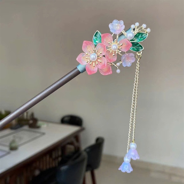 Trâm gỗ cài tóc đính hoa dây hạt tua rua đơn giản SP22266951