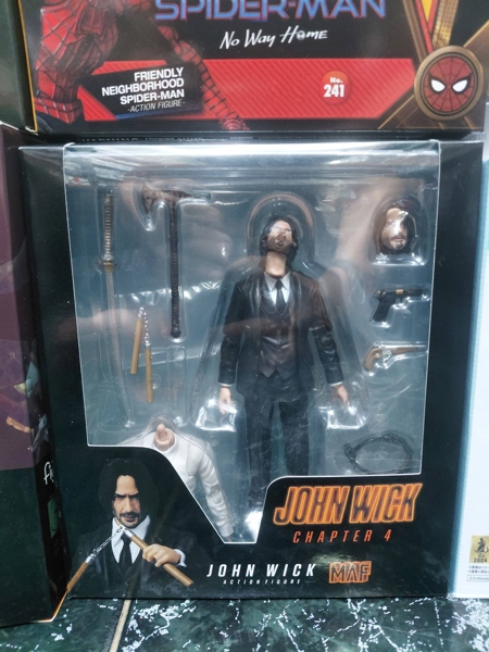 (NEW) MAFEX JOHN WICK CHAPTER 4 FAKE