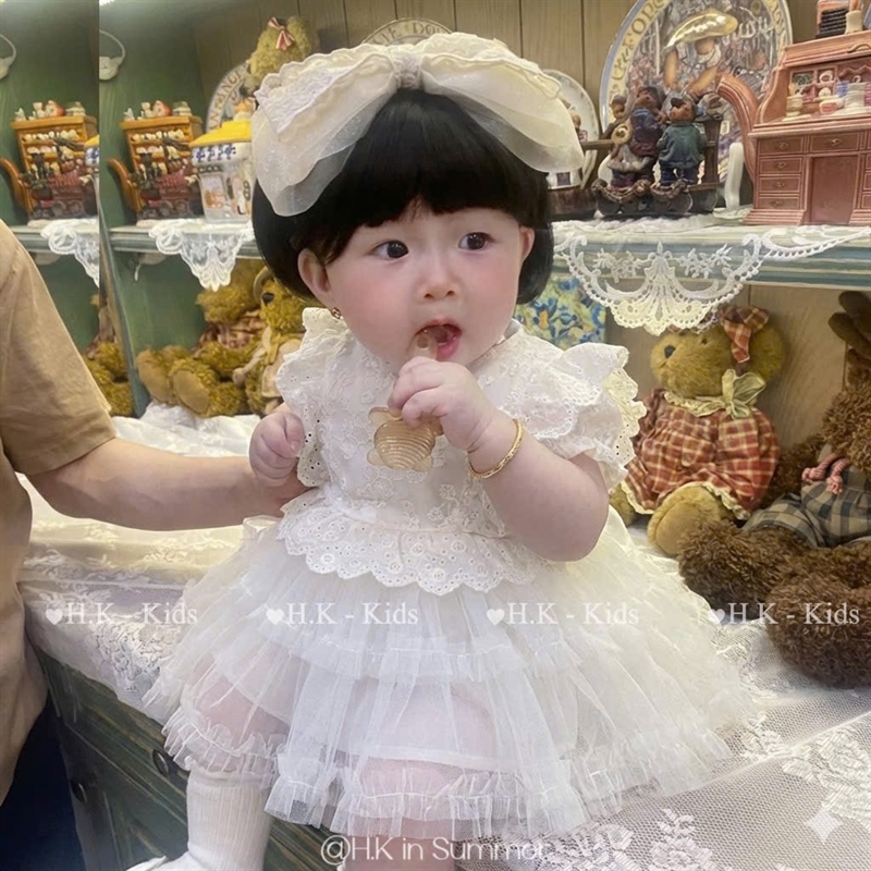 Váy công chúa kèm yếm ren bèo HK