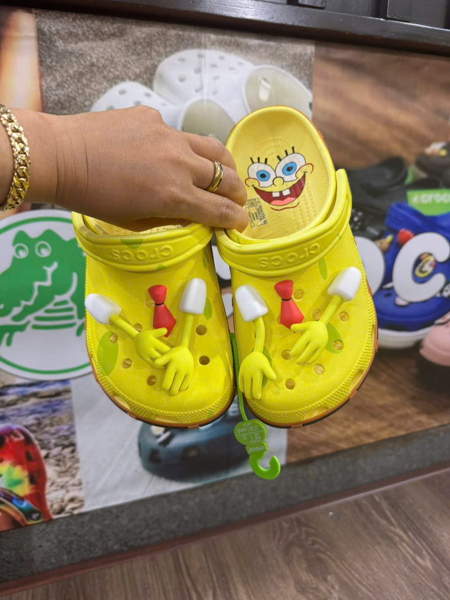 CROCS SPONGEBOB YELLOW