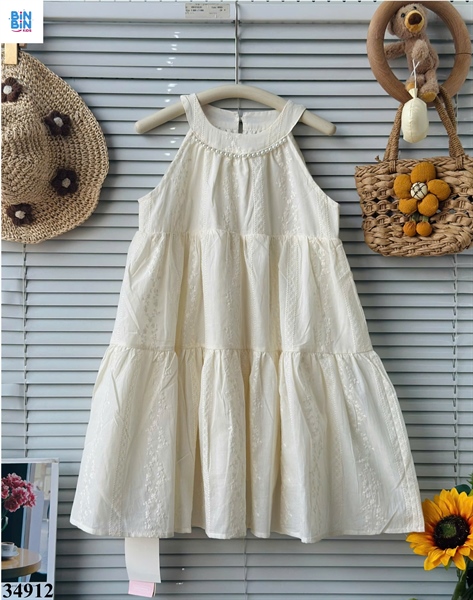 34912-Đầm yếm cổ cườm kem