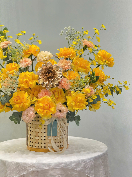Giỏ hoa tone vàng chúc mừng khai trương rực rỡ Lộc Phát Merry Blooms thiết kế