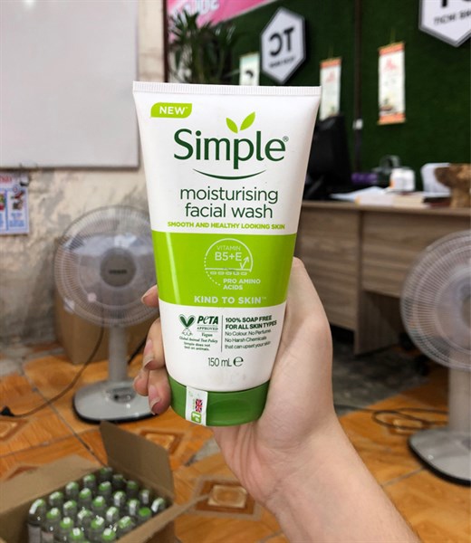 Sữa rửa mặt Simple kind to skin moisturising facial wash 150ml