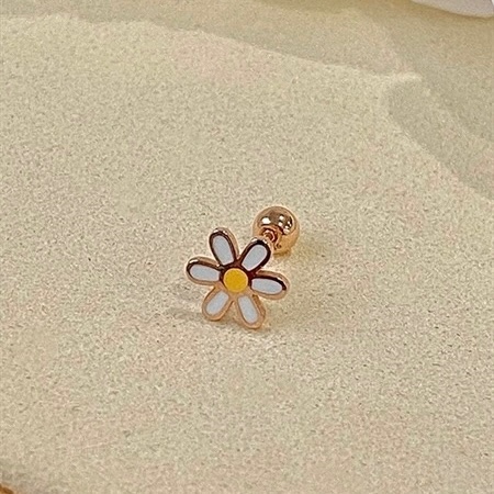 14K Daisy piercing