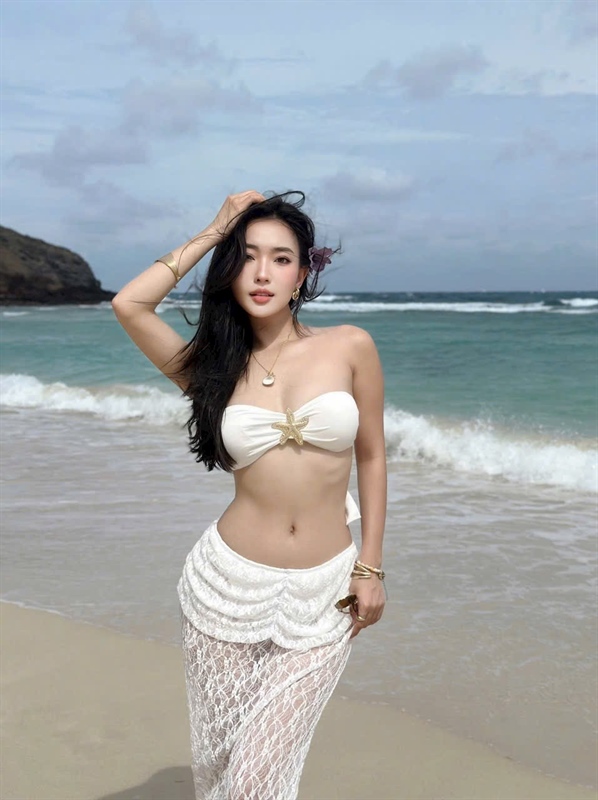 BKN sao váy ren TRẮNG