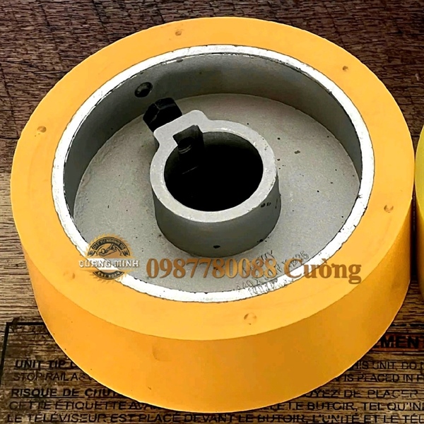 Bánh xe tì phôi (lõi sắt bọc cao su lavet) 140*35*50mm