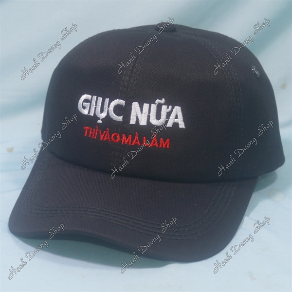 Nón kết thêu chữ Giục Nữa Thì Vào Mà Làm có khóa tăng giảm size phía sau