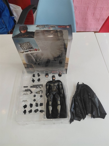 Mua bán (2ND, ÁO CUSTOM, KEO) MAFEX 064 BATMAN TACTICAL SUIT