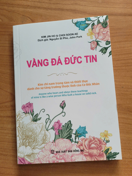 VẦNG ĐÁ ĐỨC TIN