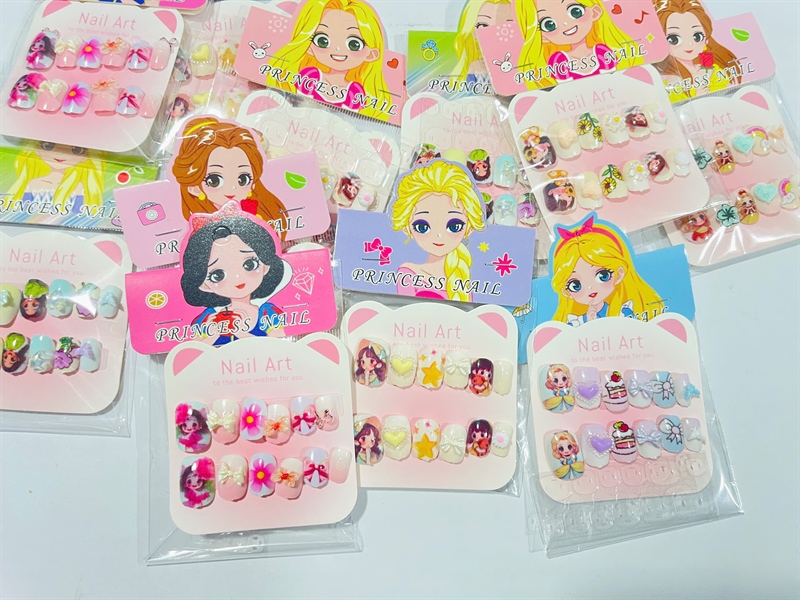 Túi móng giả in CÔ GÁI + CHARM nơ , hoa..., tag giấy cô gái