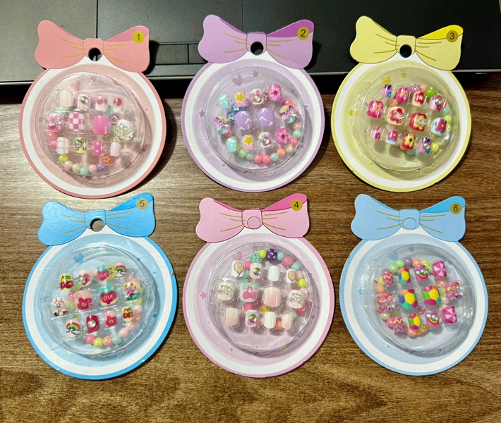 Vỉ tròn - NƠ, móng giả xinh gắn charm + 1 vòng tay