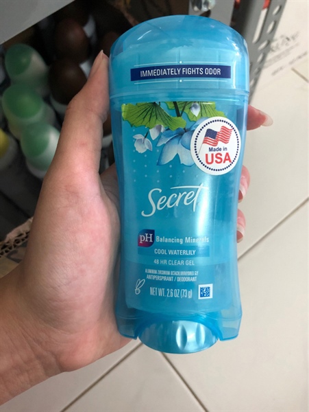 Lăn khử mùi Secret waterlily 48HR Clear gel