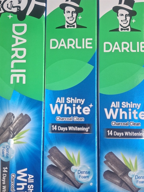 Darlie Kem Đánh Răng Trắng Sáng Charcoal Clean 140g