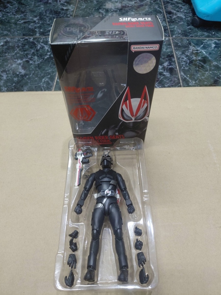 (2ND-HEAD SƠN ĐEN) SHF KAMEN RIDER GEATS ENTRY RAISE FORM