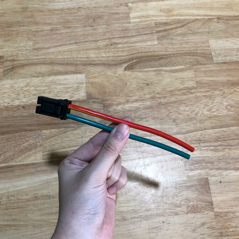 Đuôi sạc Vario 2 lổ ( AV-G298-2L ) ( từ bình vô sạc )