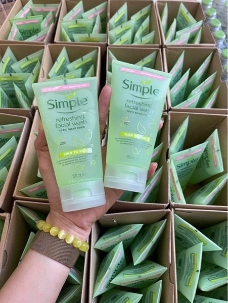 Gel Rửa Mặt Simple - Da dầu mụn - 150ml - Anh