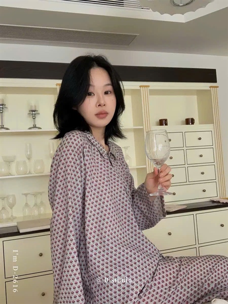 Bộ mặc nhà xuân hè DSTUDIO phong cách vintage họa tiết tone tím D2616