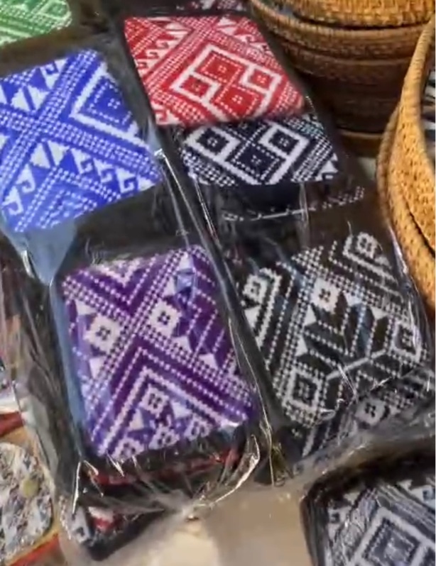 Ví bóp viền vải dệt - Embroidery purse - Usd 2