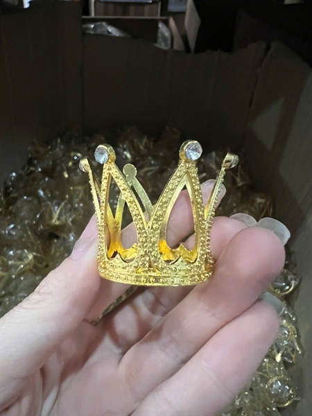 Vương Miện NHí Vàng Kim Loại