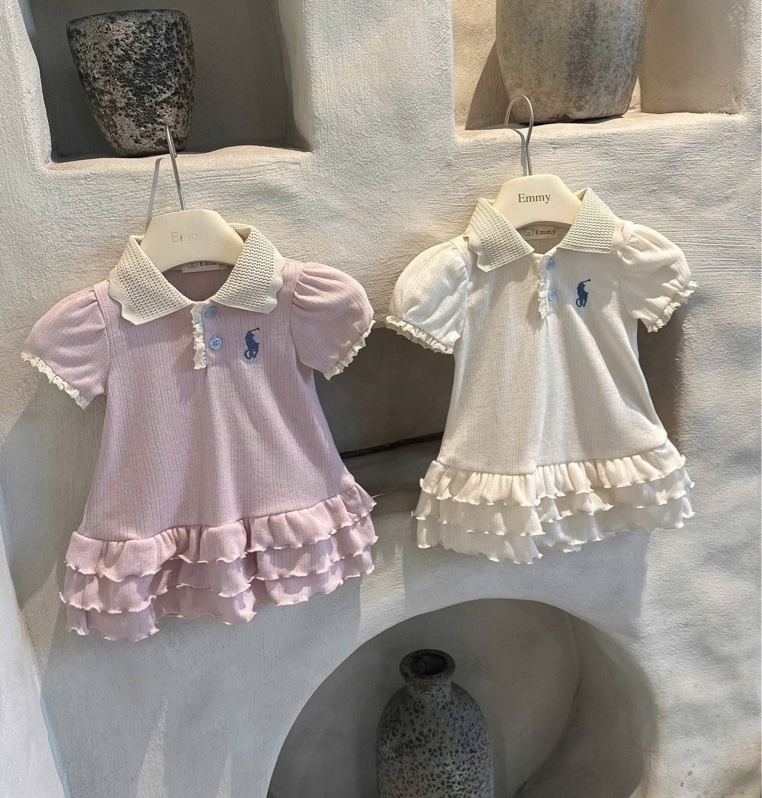 Váy tầng thêu ngựa