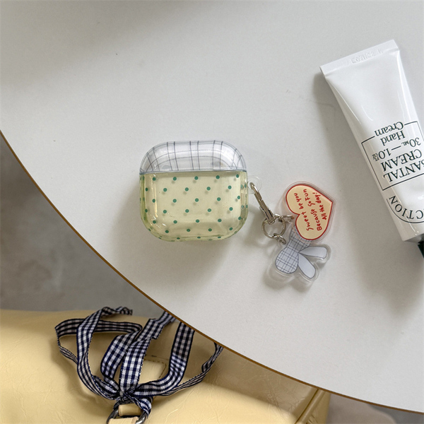 Case Airpod Chấm Bi Xanh + Móc Tim - 4