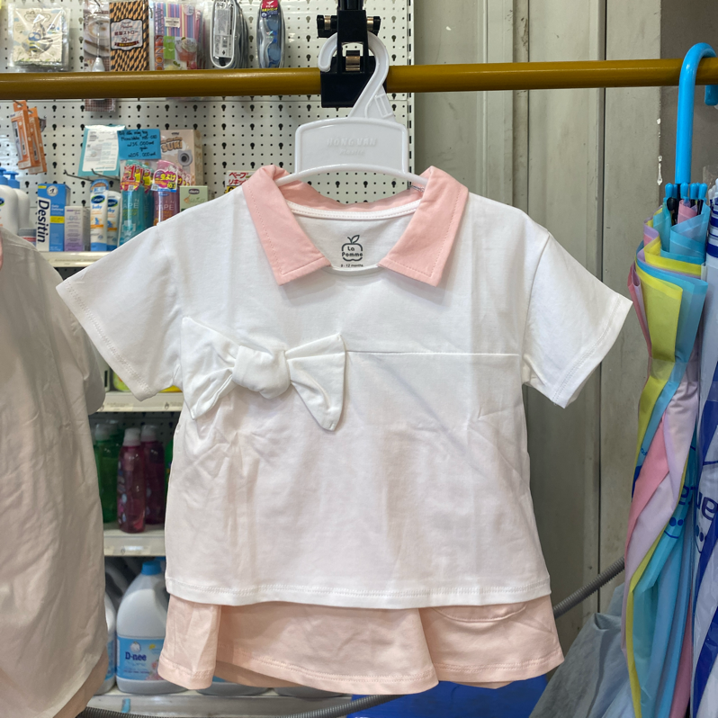 La Pomme bộ váy áo cộc tay cổ cách điệu phối nơ ngọt ngào