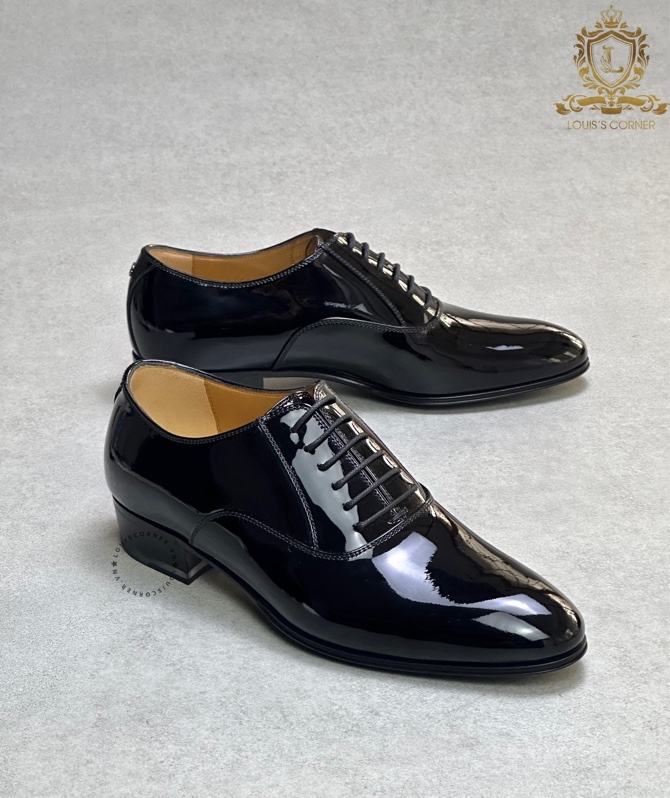 Lace up Gucci đen bóng tag bạc