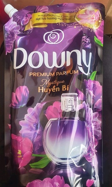 Nước xả Downy HUYỀN BÍ túi 1.35l