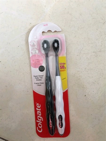 Bộ đôi bàn chải đánh răng than hoạt tính Colgate cushio N clean