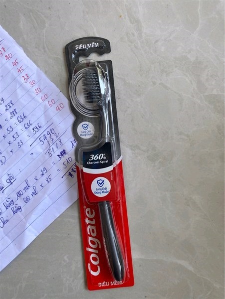 Bàn chải đánh răng Colgate 360 charcoal spiral