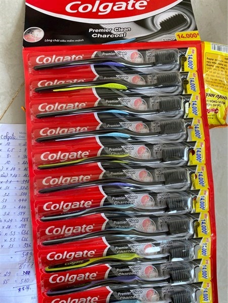 Bàn chải đánh răng Colgate Premier clean charcoal siêu mảnh