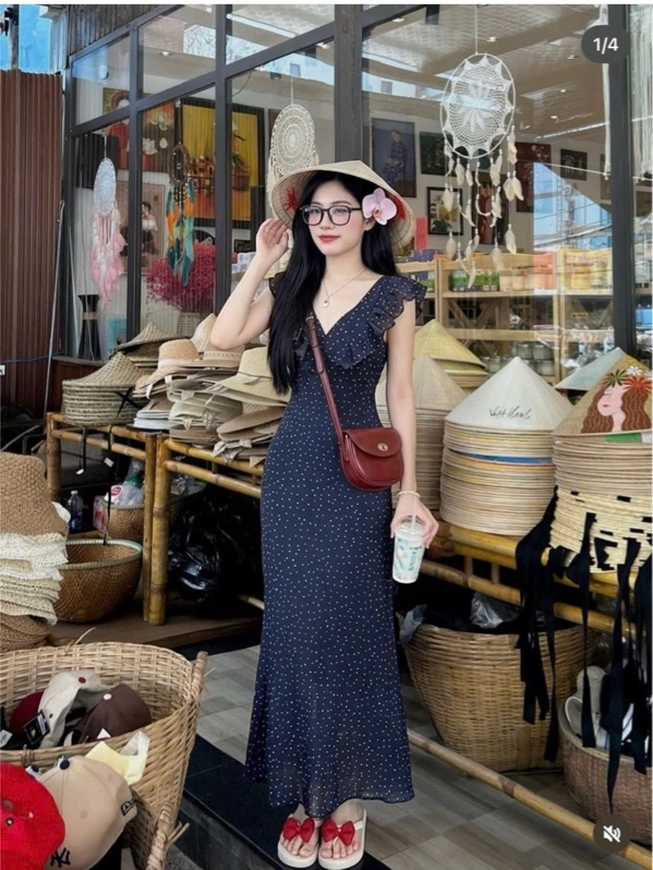 Maxi xanh chấm bi cổ V bèo KA