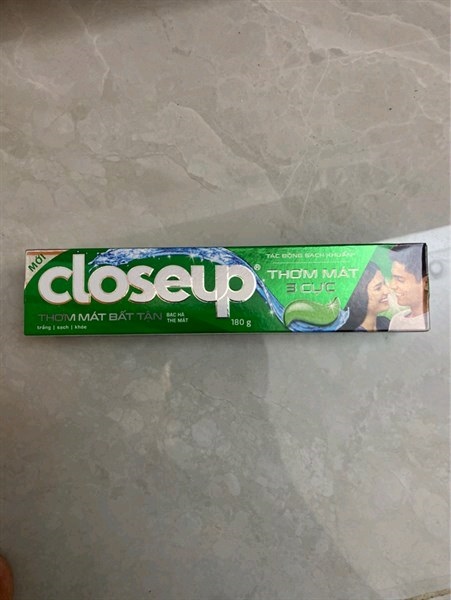 Kem đánh răng Closeup thơm mát 3 cực 180g