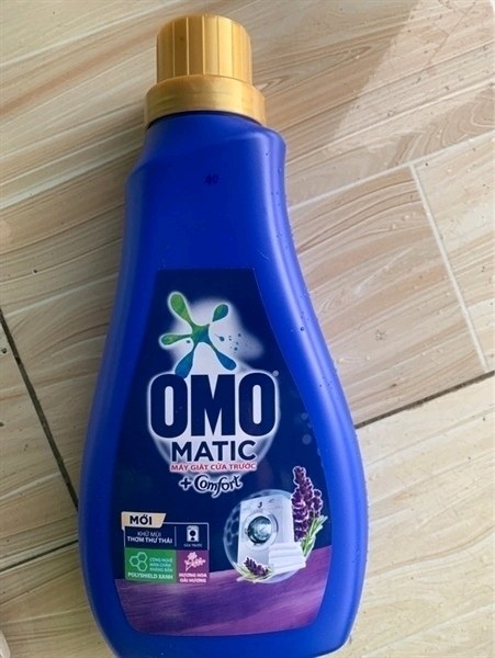 Nước giặt OMO MATIC cửa trên tinh dầu nước hoa tinh tế 1,8kg