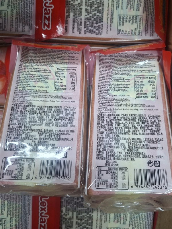 Bánh Bông Lan Tam Giác Vị dâu Tây ( Tringler Sponger Cake Strabew Bery Flavor