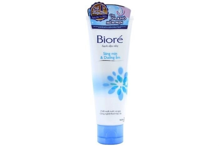 Sữa rửa mặt Biore sáng mịn đầy sức SỐNG100G