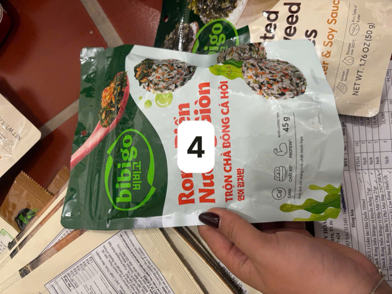 Bibigo - Rong biển nướng giòn 45g trộn chà bông cá hồi