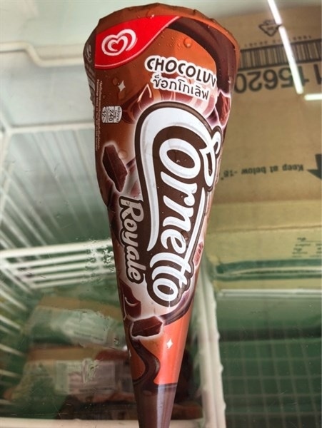 Kem ốc quế socola Wall's Cornetto royale