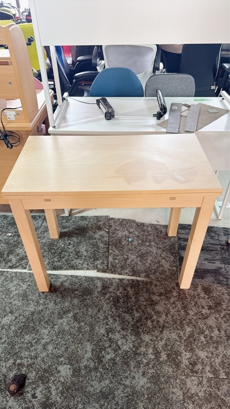 Bàn học có thể mở rộng 2 bên vàng ố mặt