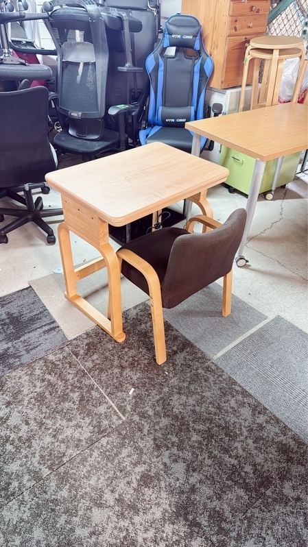 Set bàn học vàng gỗ tự nhiên có sưởi