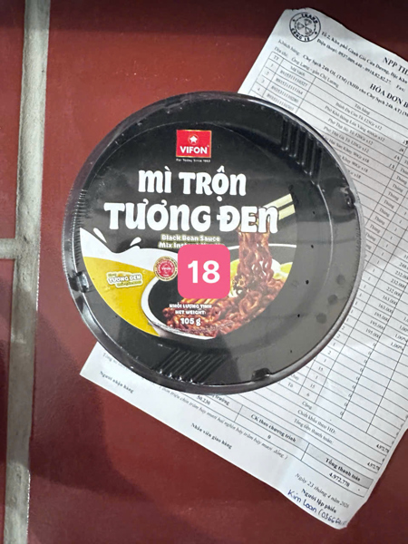 Vifon - Mì trộn tương đen tô 105g