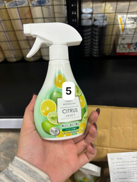 Xịt khử mùi và làm thơm quần áo Hương cam chanh Kyowa 300ml