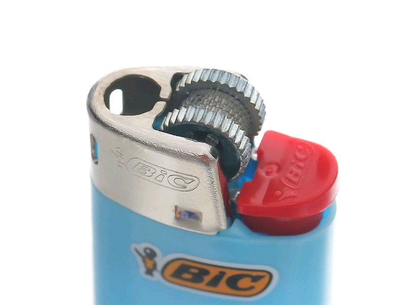 Bật lửa bic J3
