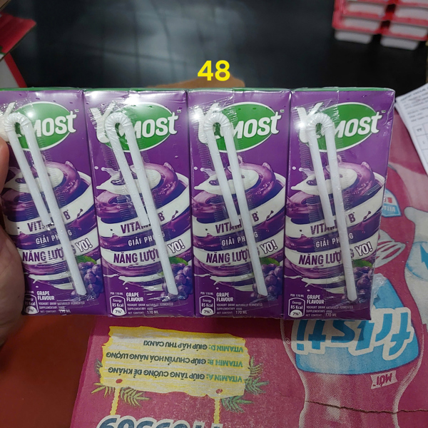 Sữa Yomost 180ml vị nho