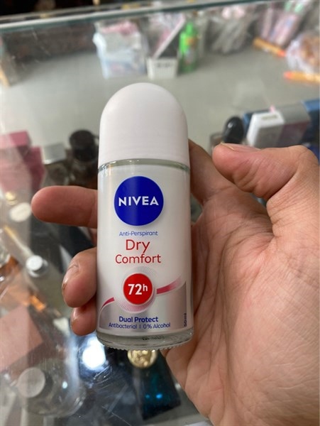 Lăn ngăn mùi khô thoáng Nivea dry Comfort 50ml