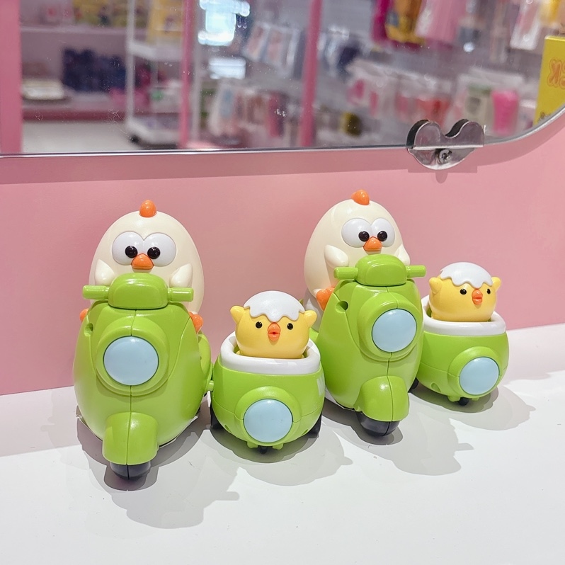 Gà lái xe chở gà con trớn