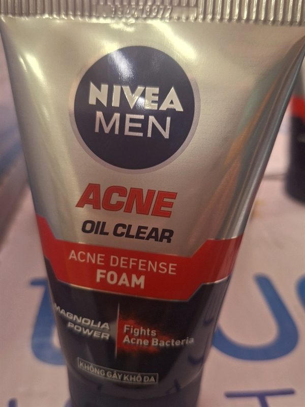 Sữa rửa mặt nam Nivea ngăn mụn và nhờn 100g