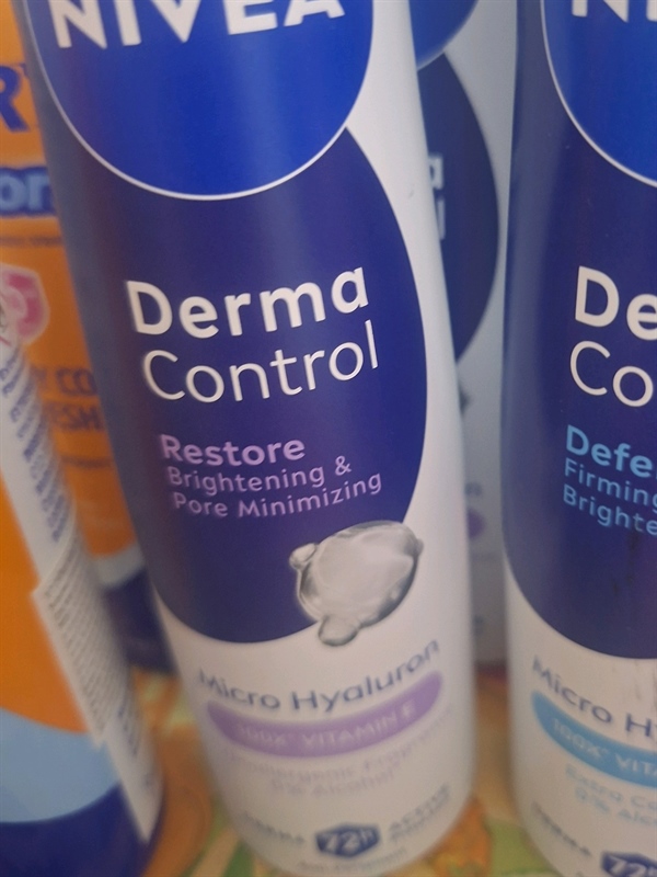 Xịt khử mùi Nivea restore