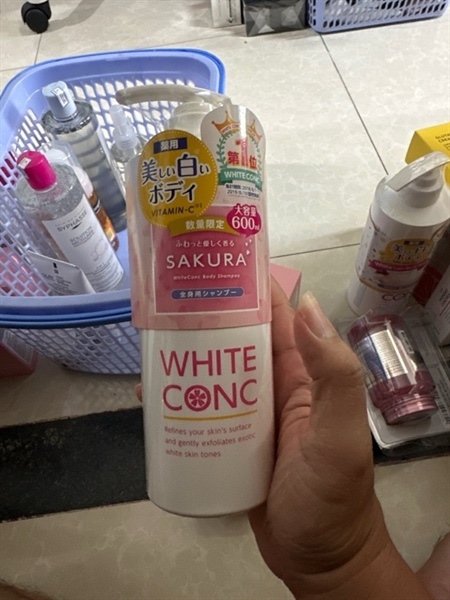 Sữa tắm White Conc body 600ml vòi Sakura hồng